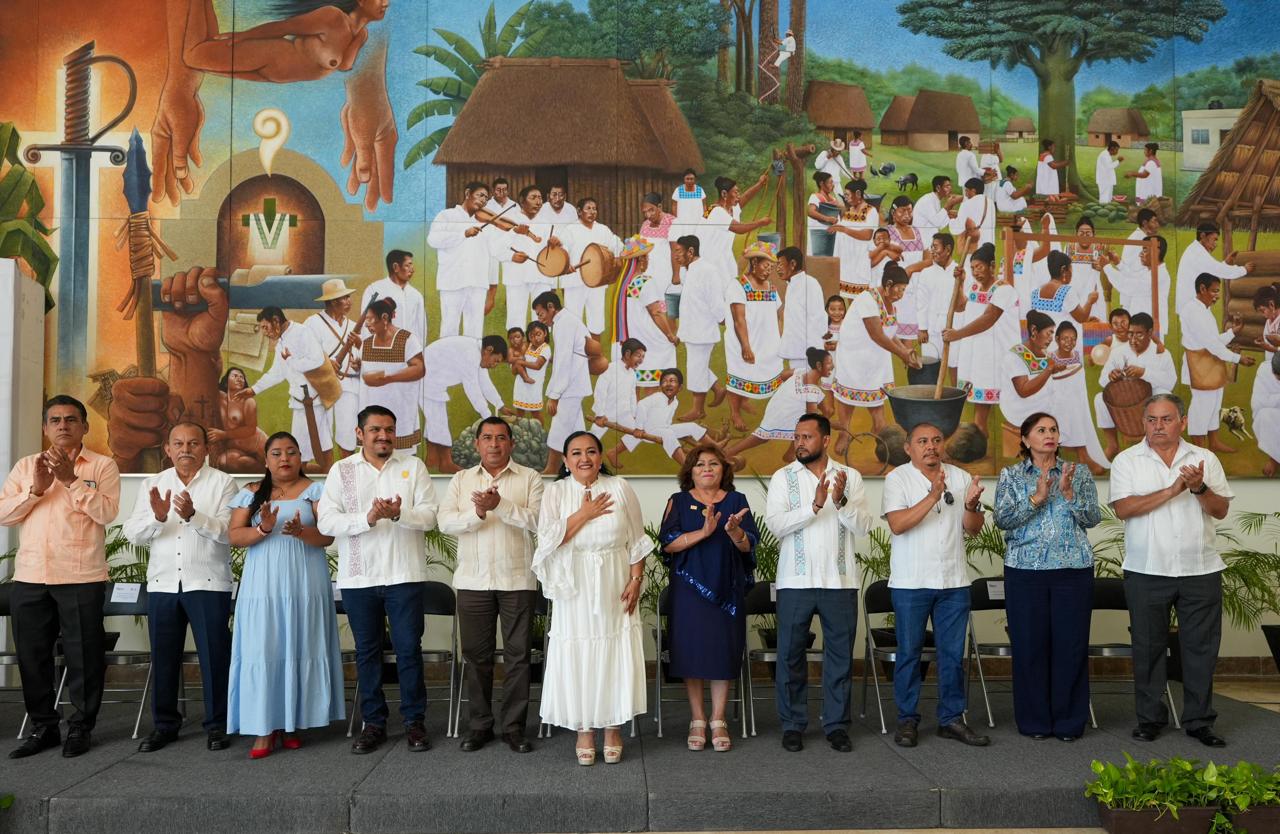 Ceremonia de reconocimiento a maestros en Chetumal.