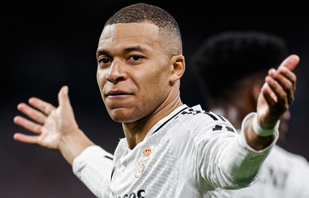 Kylian Mbappé durante un partido con el Real Madrid.