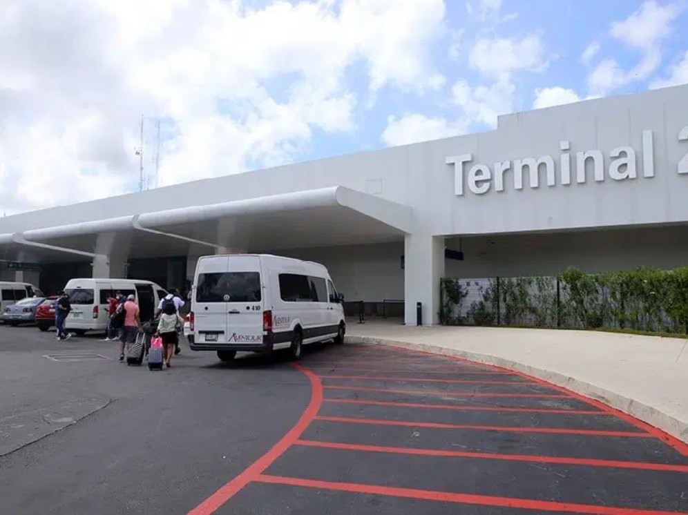 "Operativos contra el transporte ilegal en Cancún."