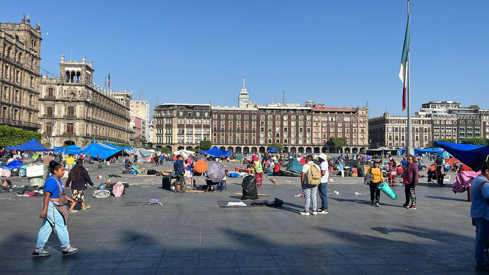CNTE retira campamento, pero no cesa su lucha.