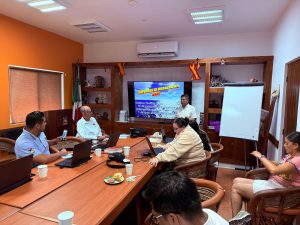 Autoridades locales durante las capacitaciones sobre prevención de riesgos hidrometeorológicos.