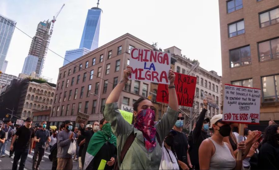 Trump frena redadas antimigrantes.