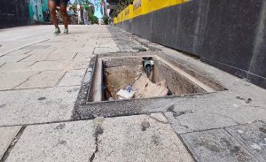 Aún falta mucho por hacer para reparar registros y coladeras en Playa del Carmen, a pesar de los avances en infraestructura.