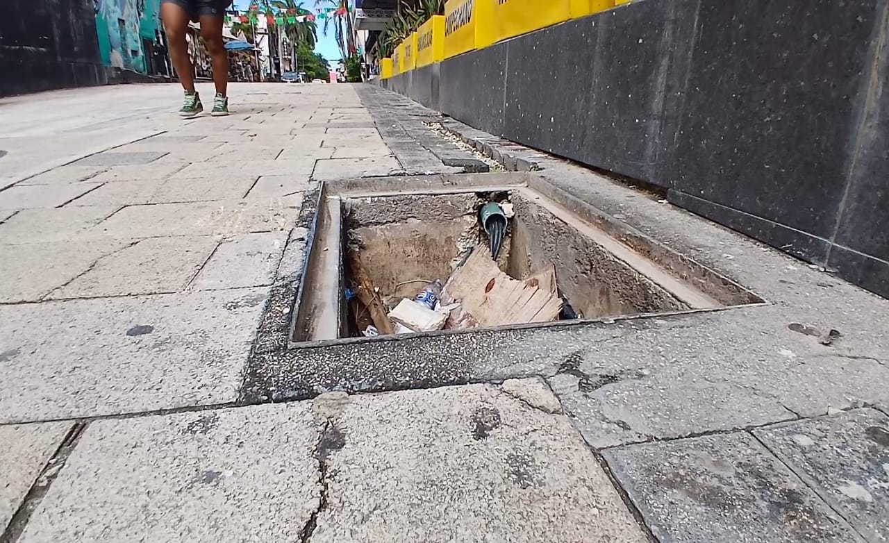 Aún falta mucho por hacer para reparar registros y coladeras en Playa del Carmen, a pesar de los avances en infraestructura.