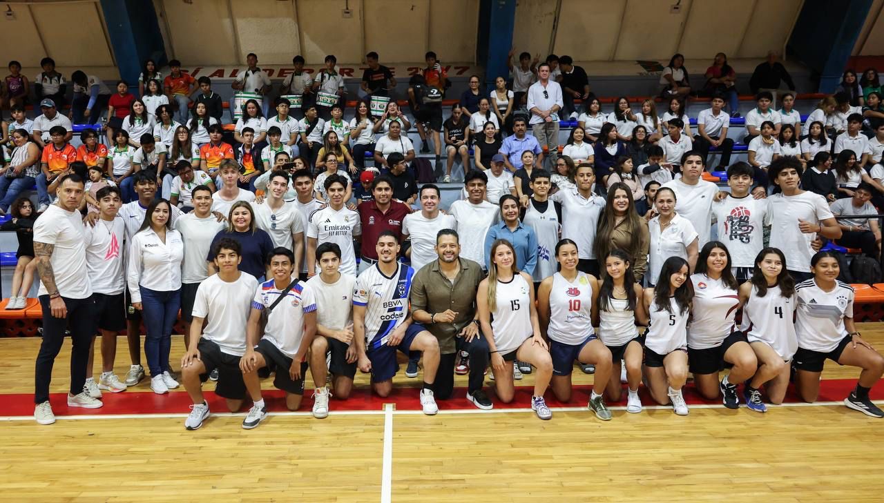 "24 jóvenes becados para TENPLE en Cancún."