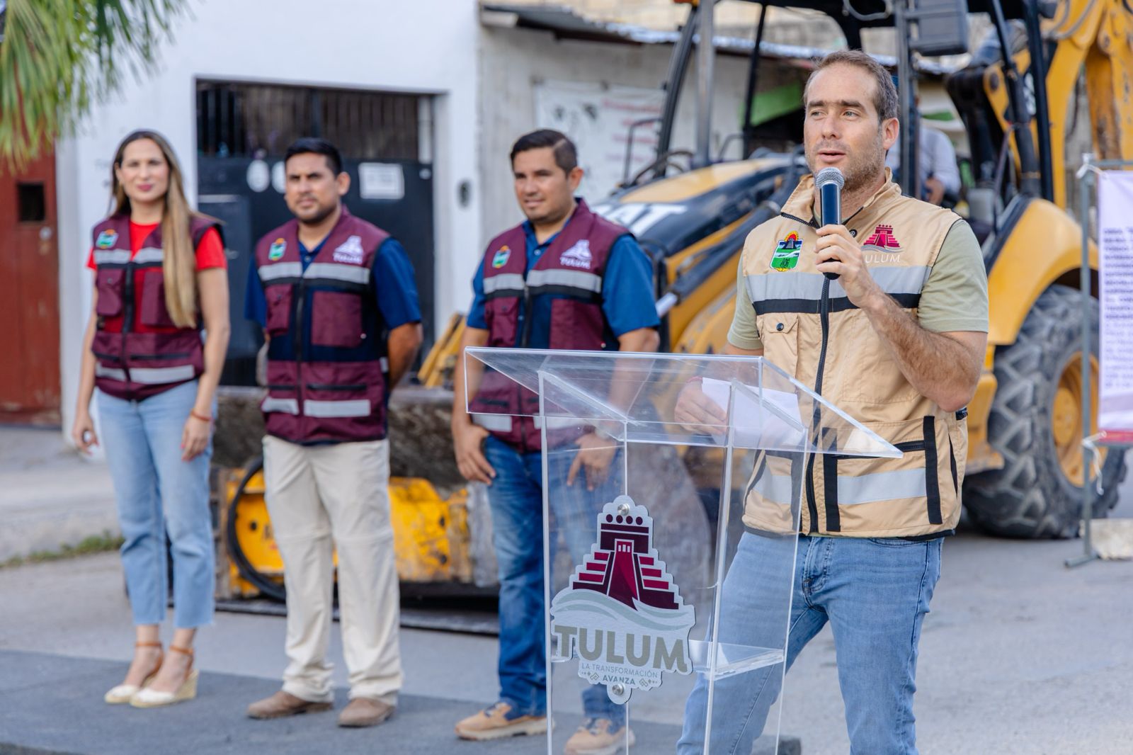 Inicio de la pavimentación en Mayapaax.