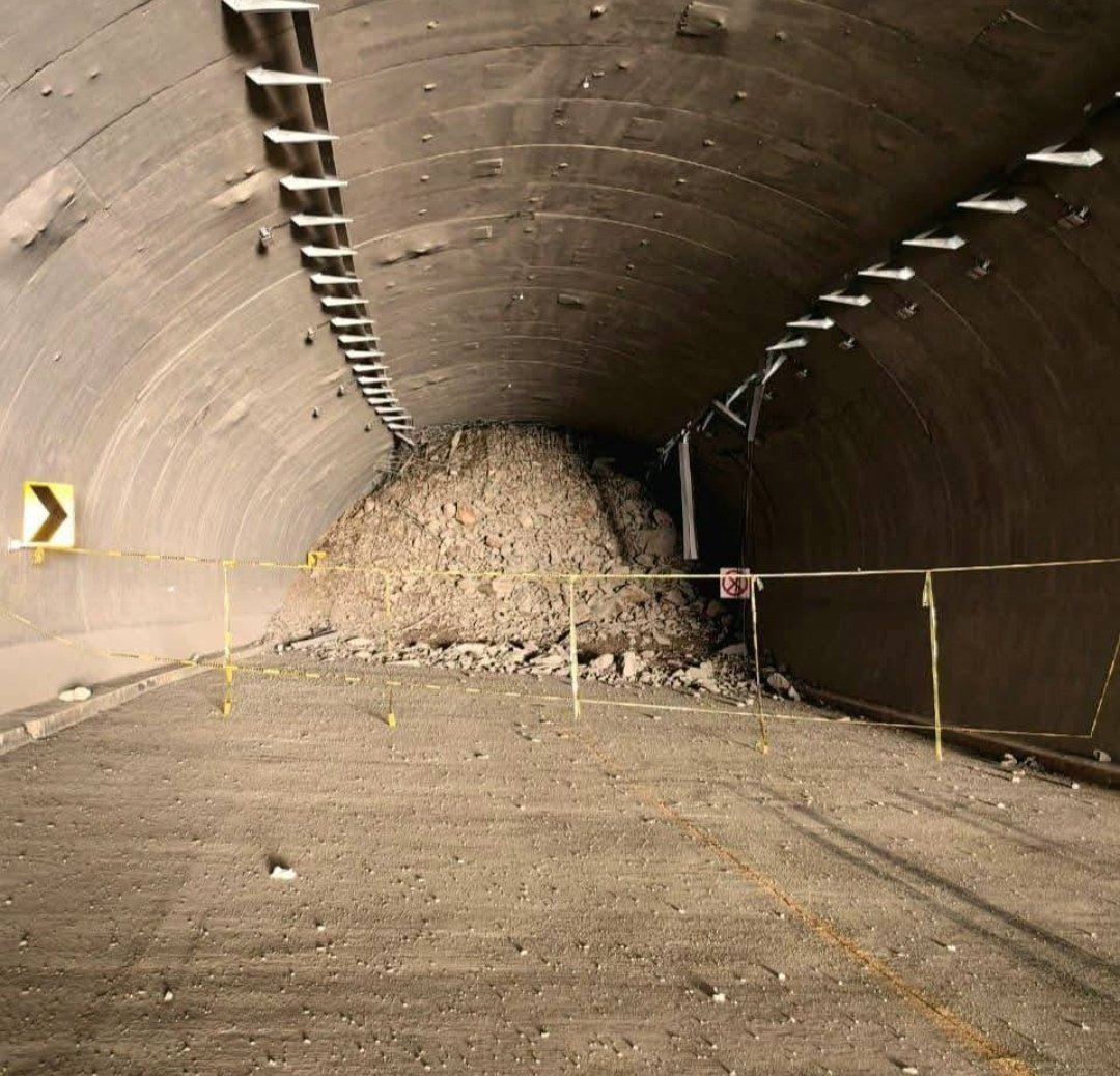 El secretario de Infraestructura, Jesús Antonio Esteva, durante la conferencia sobre el túnel El Tornillo.