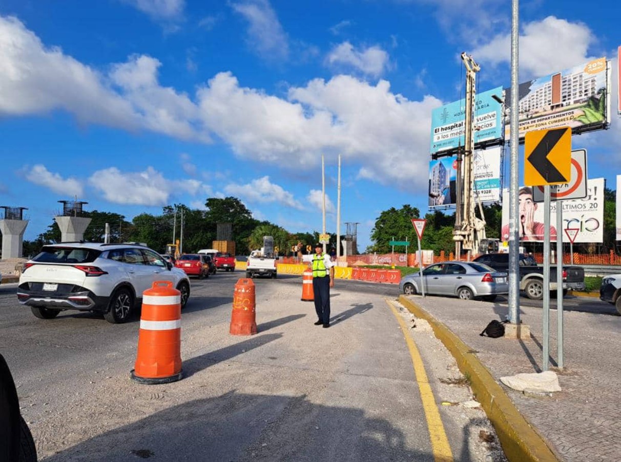 Vialidades de Cancún cerradas por trabajos de repavimentación y construcción del Puente Nichupté.