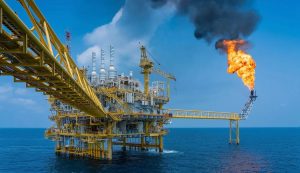 México lidera caída en producción petrolera.