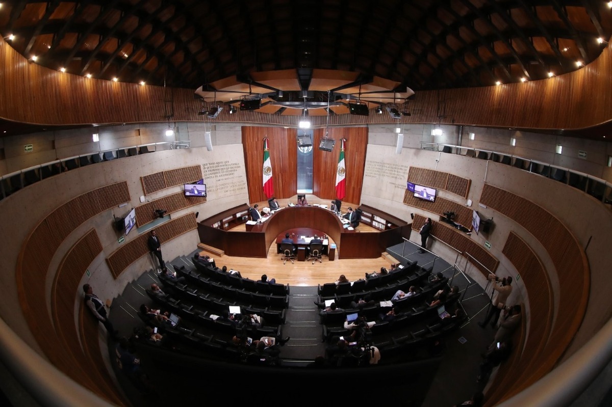 La SCJN declina resolver impugnaciones de magistraturas electorales regionales. La competencia judicial electoral ahora recae en la Sala Superior del TEPJF.