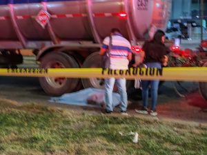 Un trágico atropello en Playa del Carmen subraya la urgencia de mejorar la seguridad de ciclistas ante el tránsito pesado.