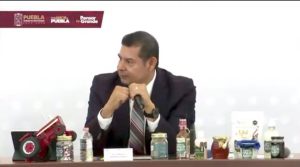 "Alejandro Armenta durante la conferencia de prensa."