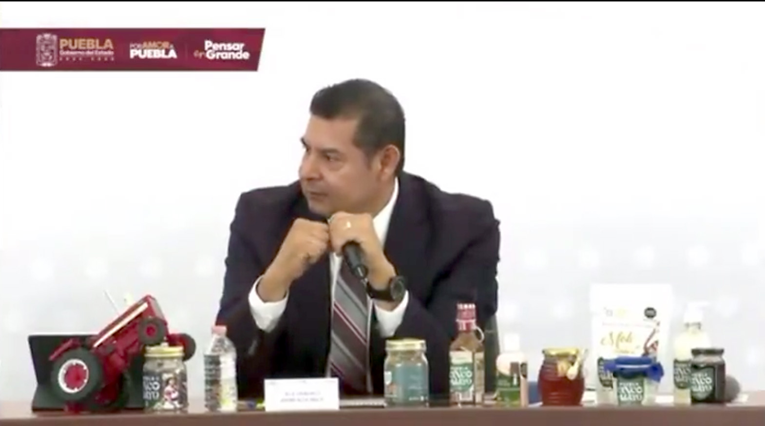 "Alejandro Armenta durante la conferencia de prensa."