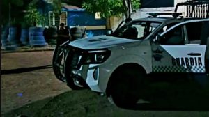 Patrulla de la Policía Municipal de Buenavista en la escena del ataque.