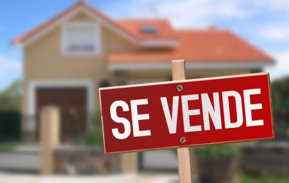 Modernos condominios se elevan en Cancún, reflejando el auge de la venta de viviendas.