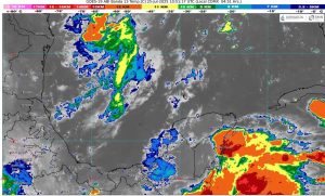 Cielo nublado sobre el Caribe mexicano anuncia lluvias en Quintana Roo.