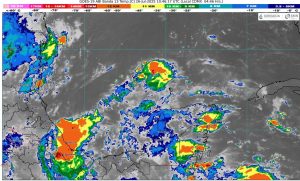 Cielos nublados cubren la costa de Quintana Roo, anticipando la llegada de lluvias.