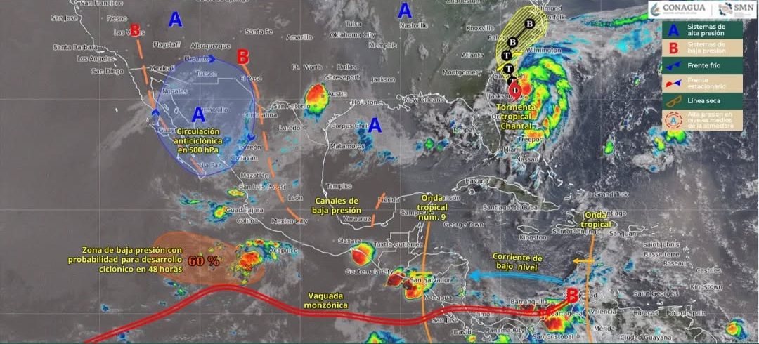 Vista panorámica de la costa de Quintana Roo bajo un cielo parcialmente nublado.