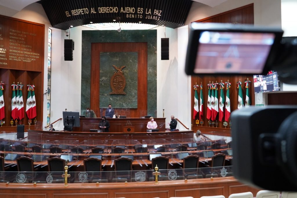 El Congreso de Sinaloa en sesión, discutiendo las reformas al Código Penal para aumentar las penas por homicidio.