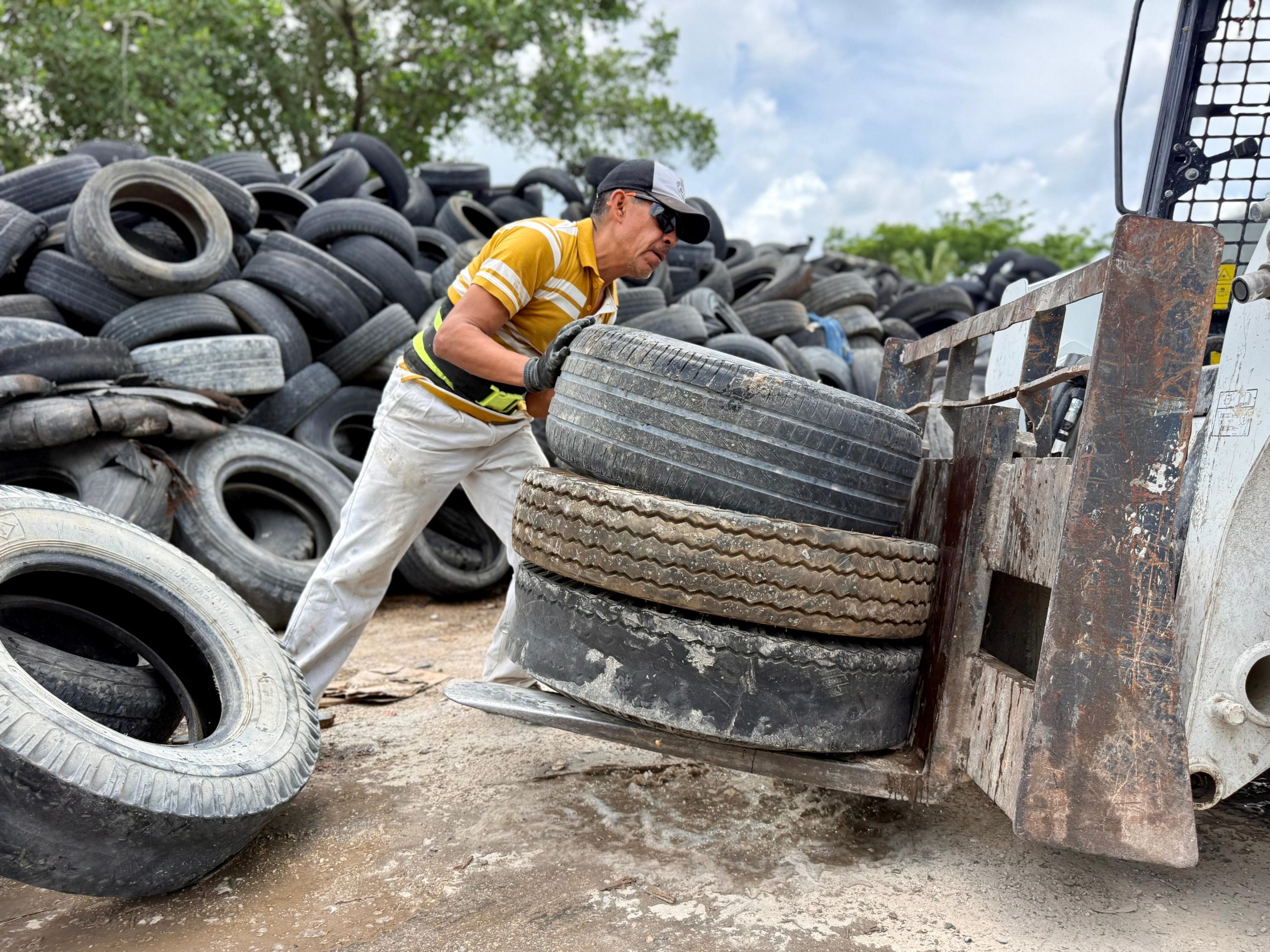 Operativos de retiro de llantas en Cozumel.