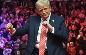 Donald Trump durante una conferencia sobre política comercial.