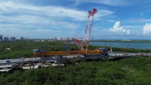 Concluyen trabajos con tecnología ‘Top Down’ en la obra del Puente Nichupté de Cancún. Arco metálico avanza 88.1%, mejorando movilidad.