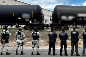 Carrotanques asegurados durante el operativo en Coahuila.