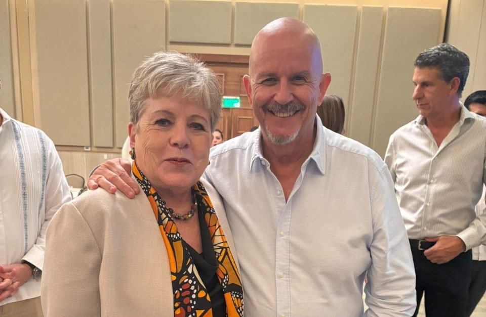 Reunión entre la AHRM y SEMARNAT para discutir la industrialización del sargazo.