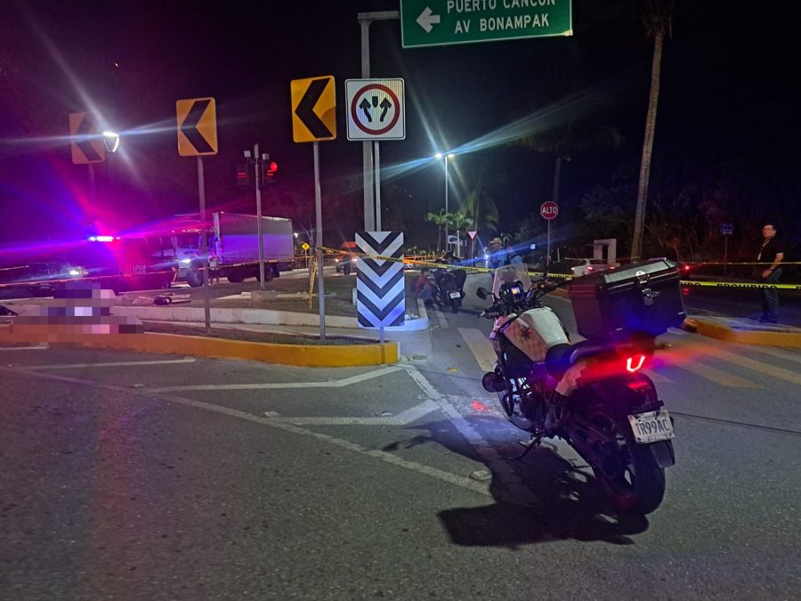 "Lugar del accidente en el bulevar Kukulcán."