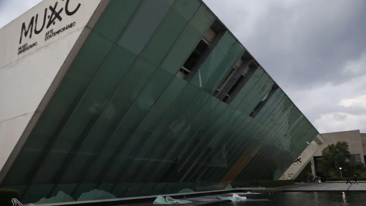 Destrozos en el MUAC tras la manifestación.