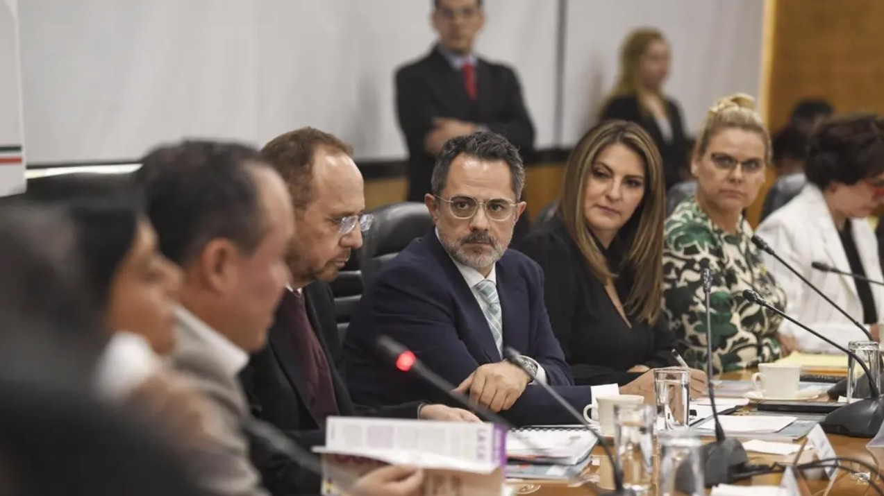 Iván Escalante, titular de Profeco, durante reunión con Diputados sobre intervención en sanciones.