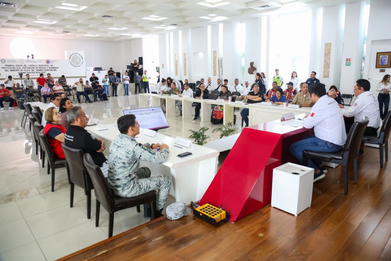 Reunión del Consejo Municipal de Protección Civil en el Palacio Municipal.