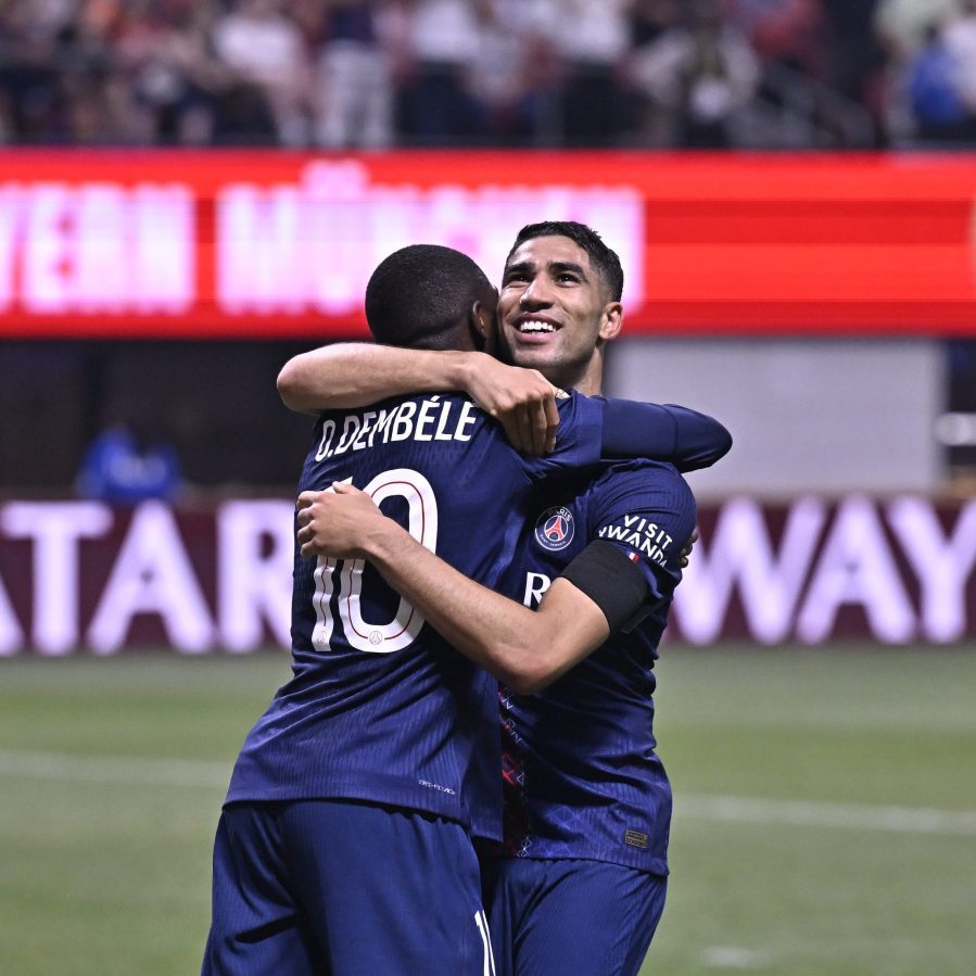 Ousmane Dembélé celebra su gol en el duelo contra el Bayern Múnich.