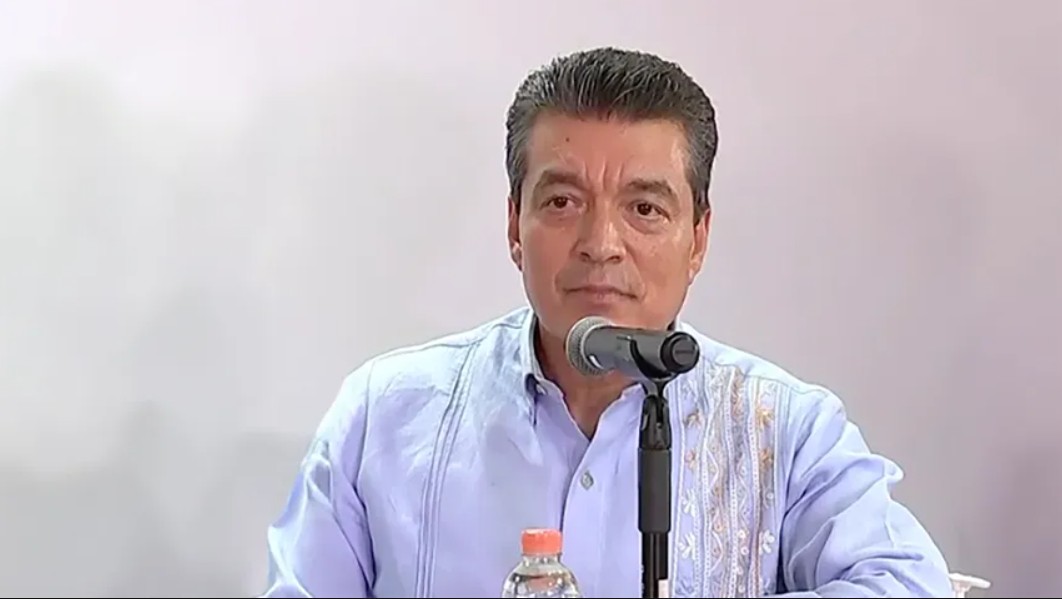 La presidenta Claudia Sheinbaum durante su conferencia, enfatizando el apoyo a migrantes.