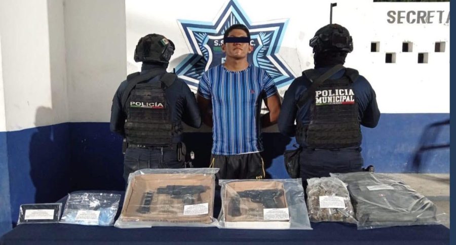 Elementos de la SSPyPC durante el operativo en Tulum.