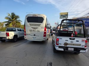 Trabajos de construcción en el Puente Nichupté.