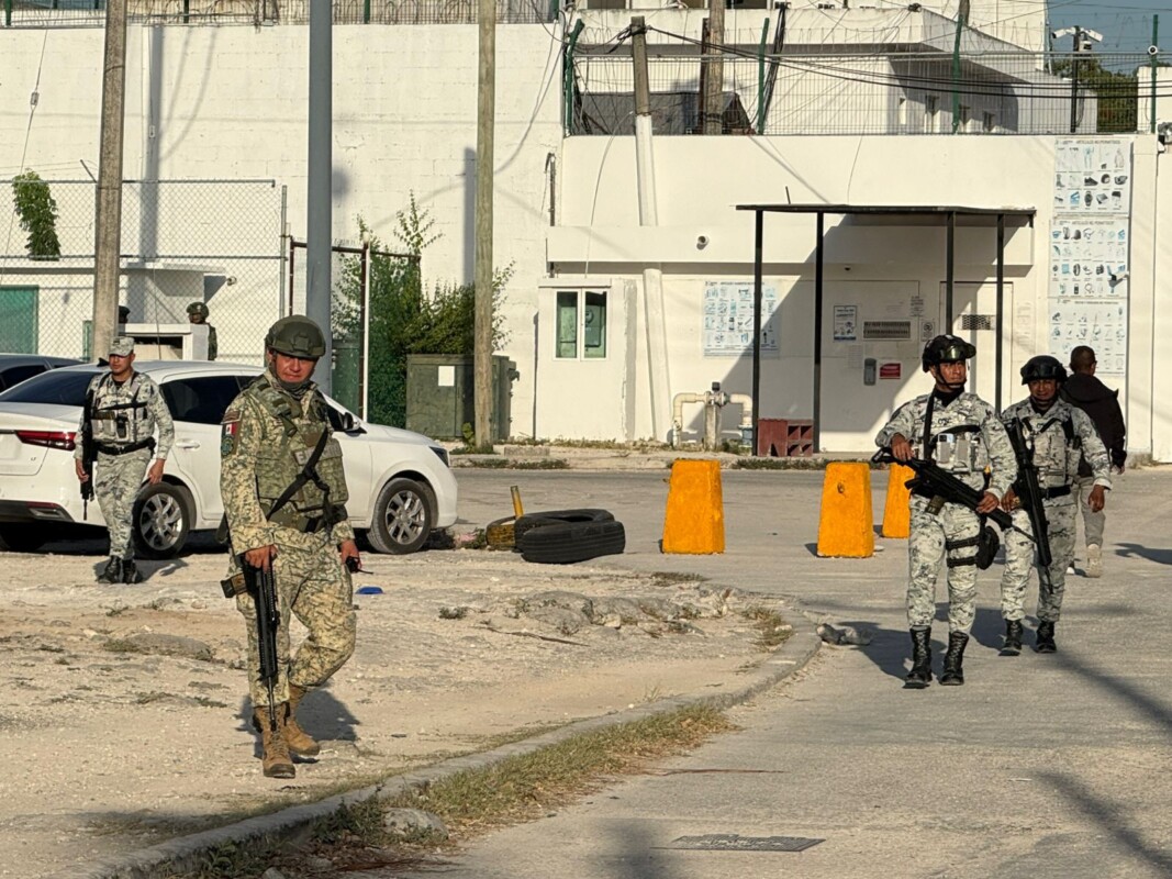 Operativo sorpresa en Cereso de Cancún. Más de 250 elementos buscan armas y drogas para reforzar la seguridad en penales.