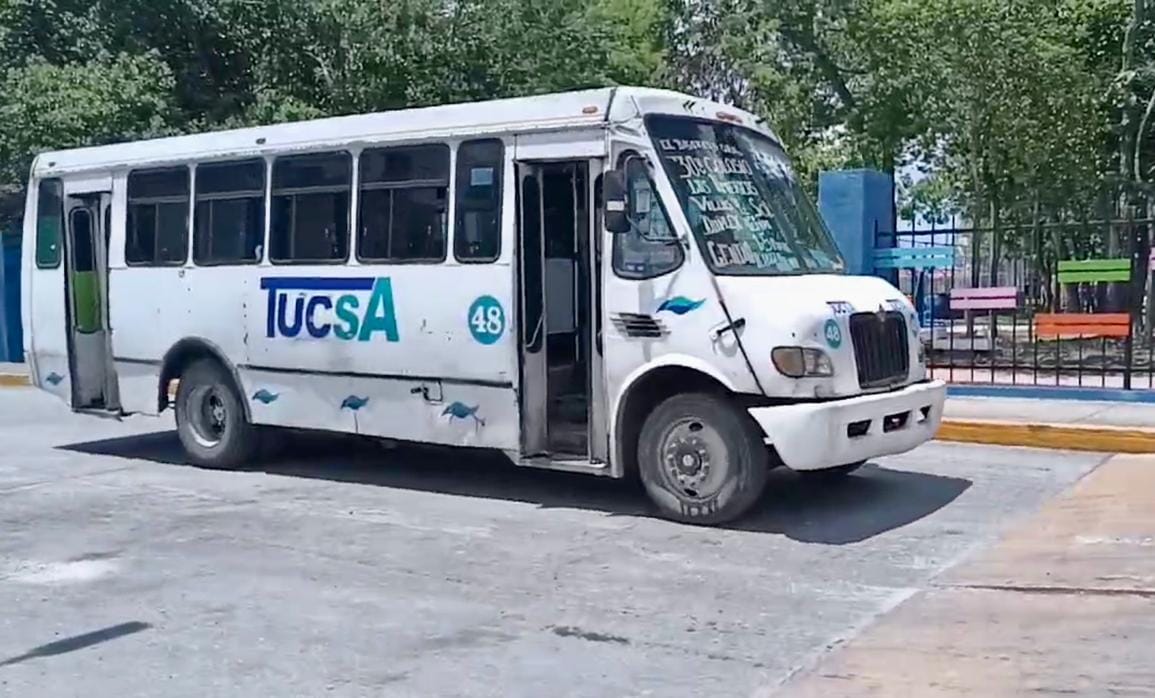 Autobuses de transporte público en Playa del Carmen, sujetos a revisión.