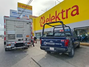 Un asalto a mano armada en Cancún despojó a un trabajador de 80 mil pesos retirados de Banco Azteca en la Región 94, el jueves a las 17:00 horas.