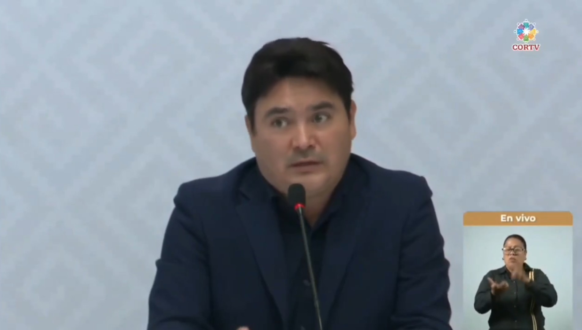 Una placa conmemorativa para todas las víctimas de maltrato infantil, un llamado a la conciencia social.