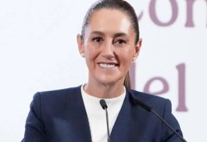 La presidenta Claudia Sheinbaum Pardo anuncia los resultados de la recaudación fiscal.