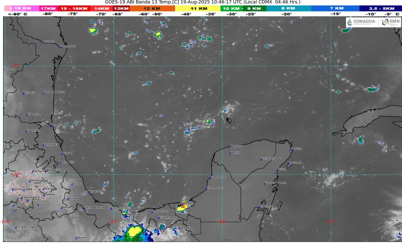 Una vista del cielo nublado en Cancún.