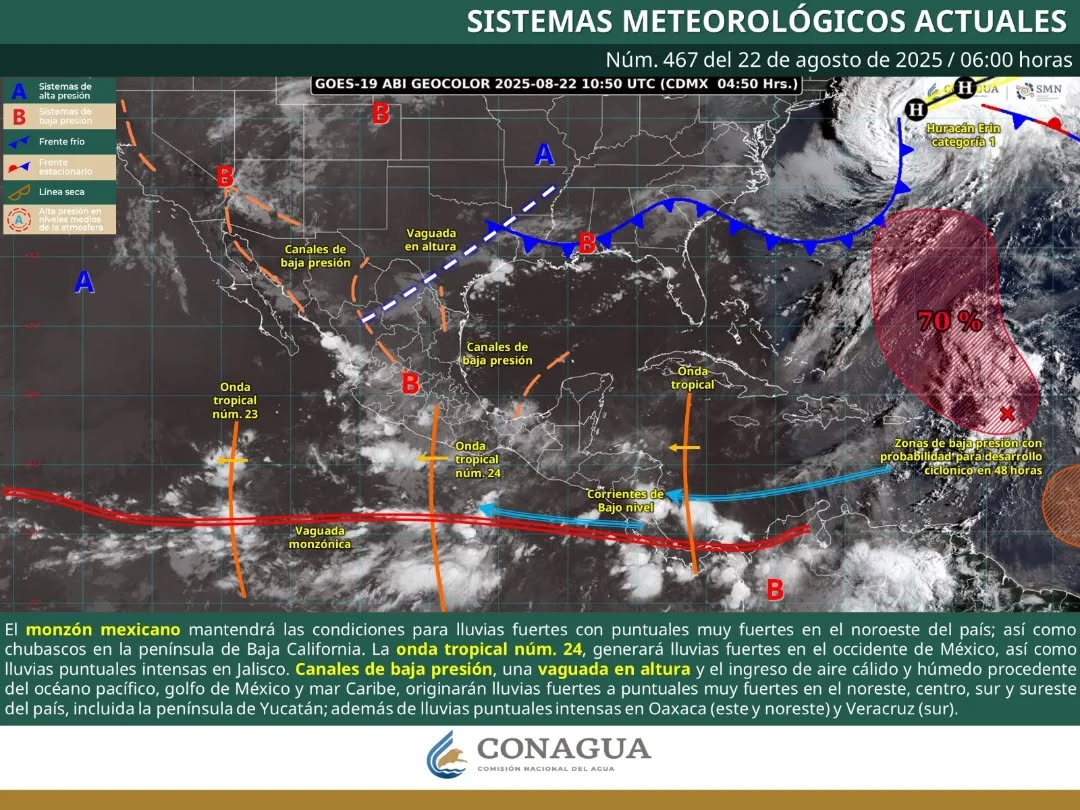 Un cielo parcialmente nublado en la costa de Cancún, señal de la llegada de humedad a la región.