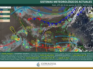 Una tormenta se acerca a la costa de Quintana Roo, mostrando los efectos del clima.