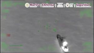 Las autoridades federales incautan 900 kilos de cocaína, flotando en el mar, en un decomiso de droga en Guerrero.