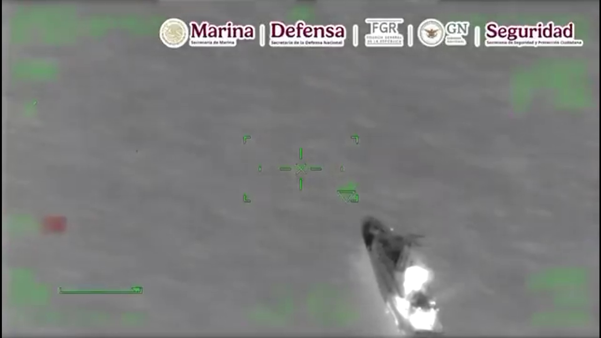 Las autoridades federales incautan 900 kilos de cocaína, flotando en el mar, en un decomiso de droga en Guerrero.