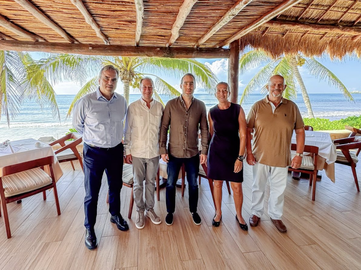 Inversión en Tulum: el presidente municipal Diego Castañón Trejo se reúne con líderes hoteleros para discutir un crecimiento con orden y sostenibilidad.