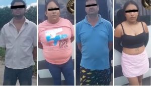 Una patrulla de la Policía Estatal de Campeche vigila el perímetro durante el operativo en Champotón.