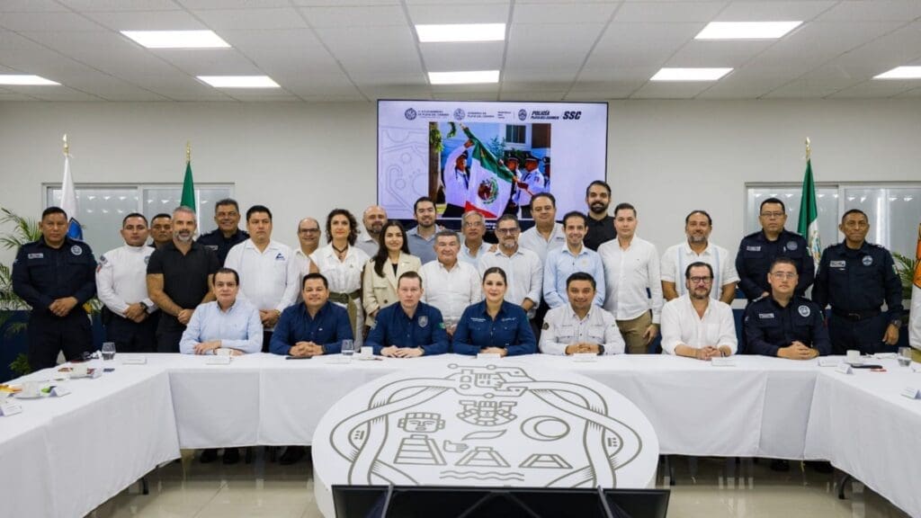 Empresarios de Playa del Carmen respaldan a Carlos Montesinos como nuevo jefe de seguridad. La seguridad en Playa del Carmen busca una policía más humana y profesional.