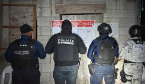 Fuerzas de seguridad coordinan acciones en un cateo en Benito Juárez, asegurando indicios relacionados con el narcomenudeo.